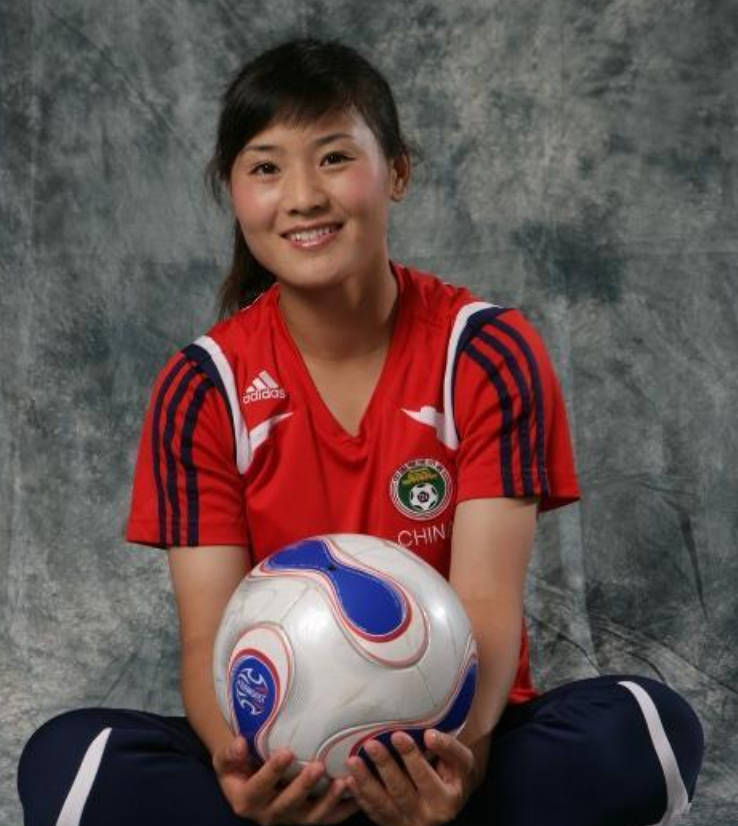 而且,宋晓丽在足球上成就可要比刘涛高很多,她是女足前国脚,在2007年