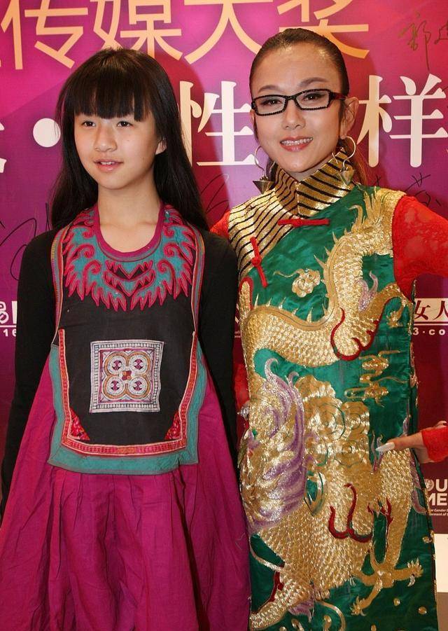小彩旗,本可在舞蹈上成为接班人,却走错了发展方向最终平平无奇_杨