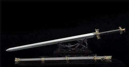 并且因此而铸造出三把长剑湛卢,纯钧,巨阙,两把短剑胜邪,鱼肠,这些剑