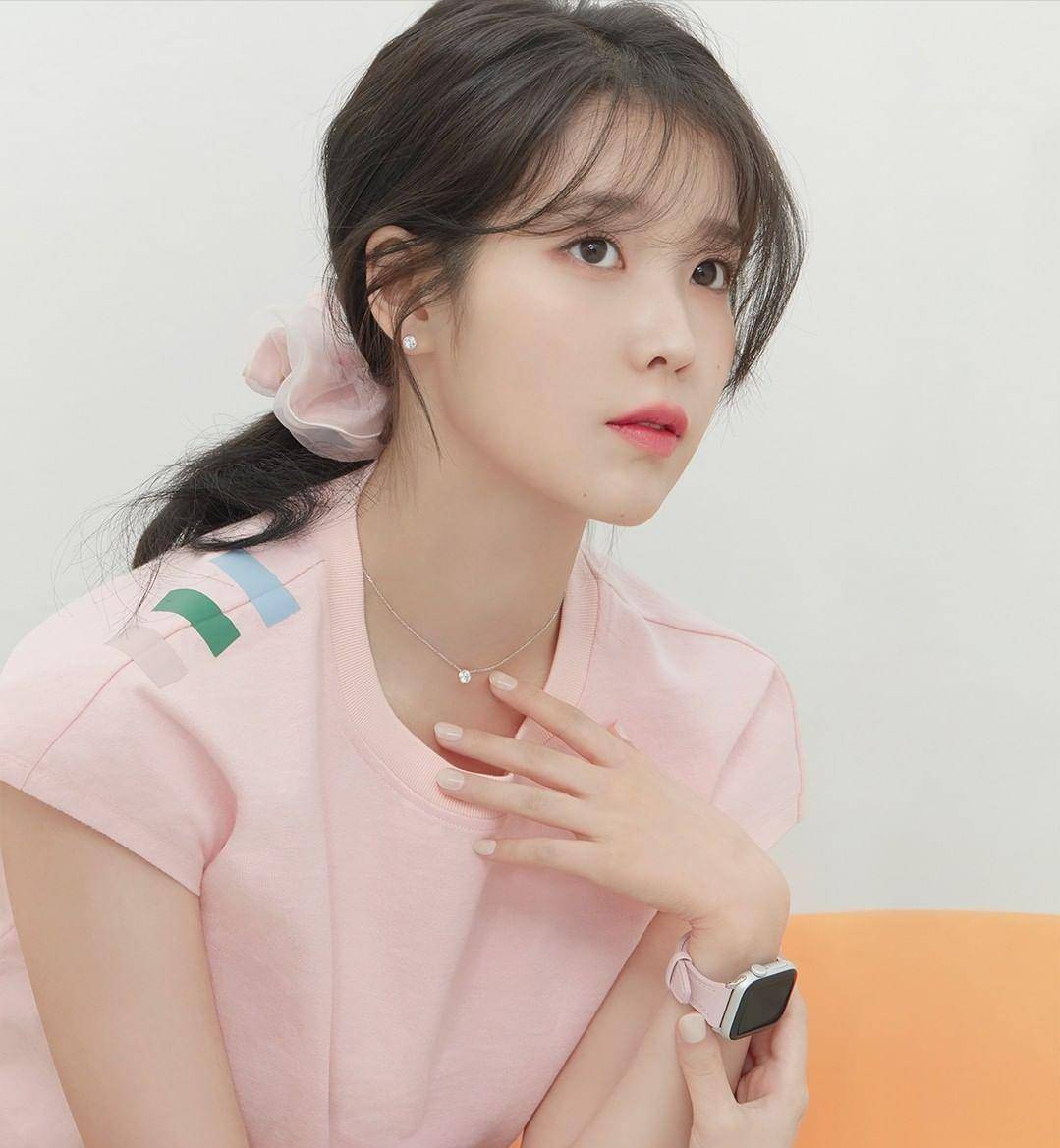 原创氧气女神美爆了iu李知恩时尚画报释出清爽的夏日穿搭过于迷人