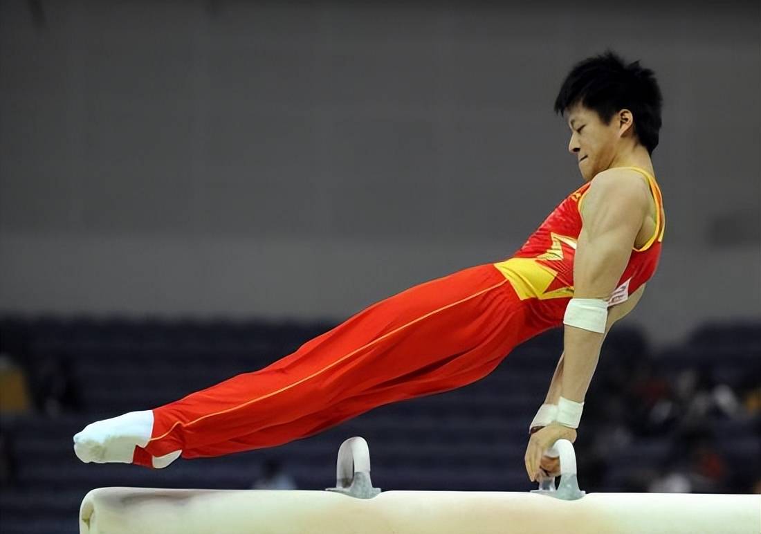 中国体操队出了很多的世界冠军,奥运冠军,如李宁,李小鹏等.