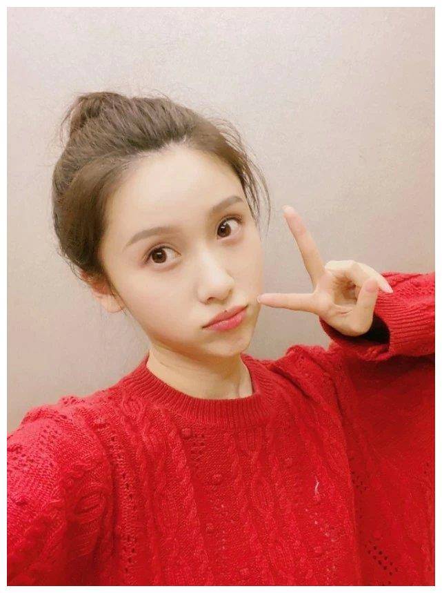 原来她就是《魔仙》的贝贝,长大后就有了"公主腿",羡慕不来_王子璇_穿