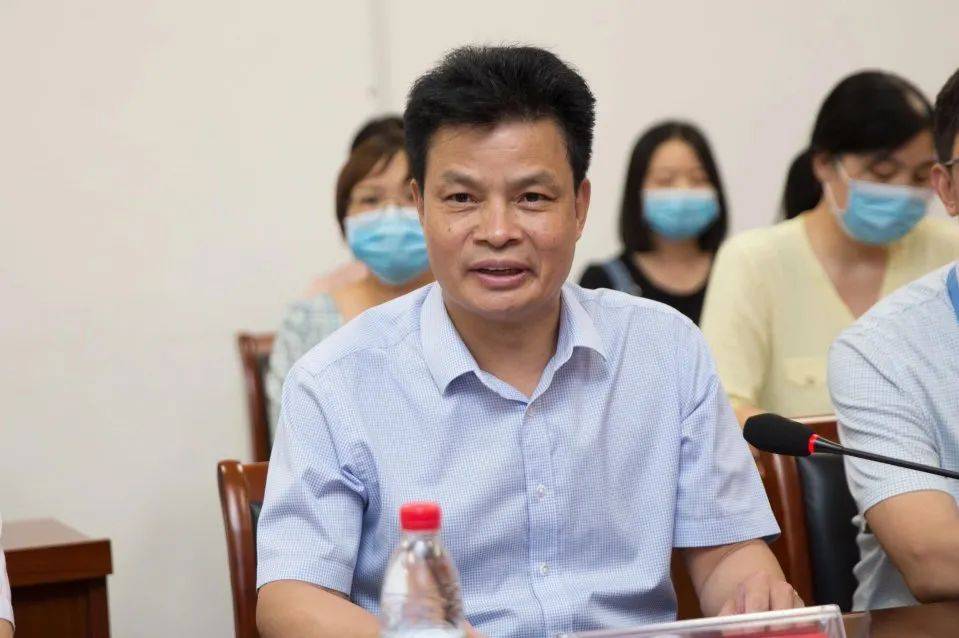 南阳医专一附院党委书记赵付生,院长李文献,南阳医专教务处长刘荣志