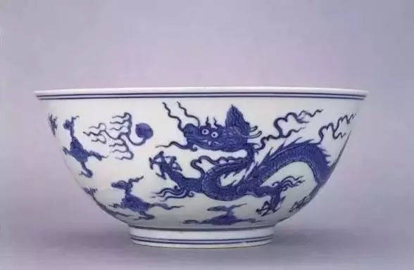 素晴らしい 大明成化年制青花瓷真品图片及鉴定方法_纹饰_弦纹_风格 工芸品