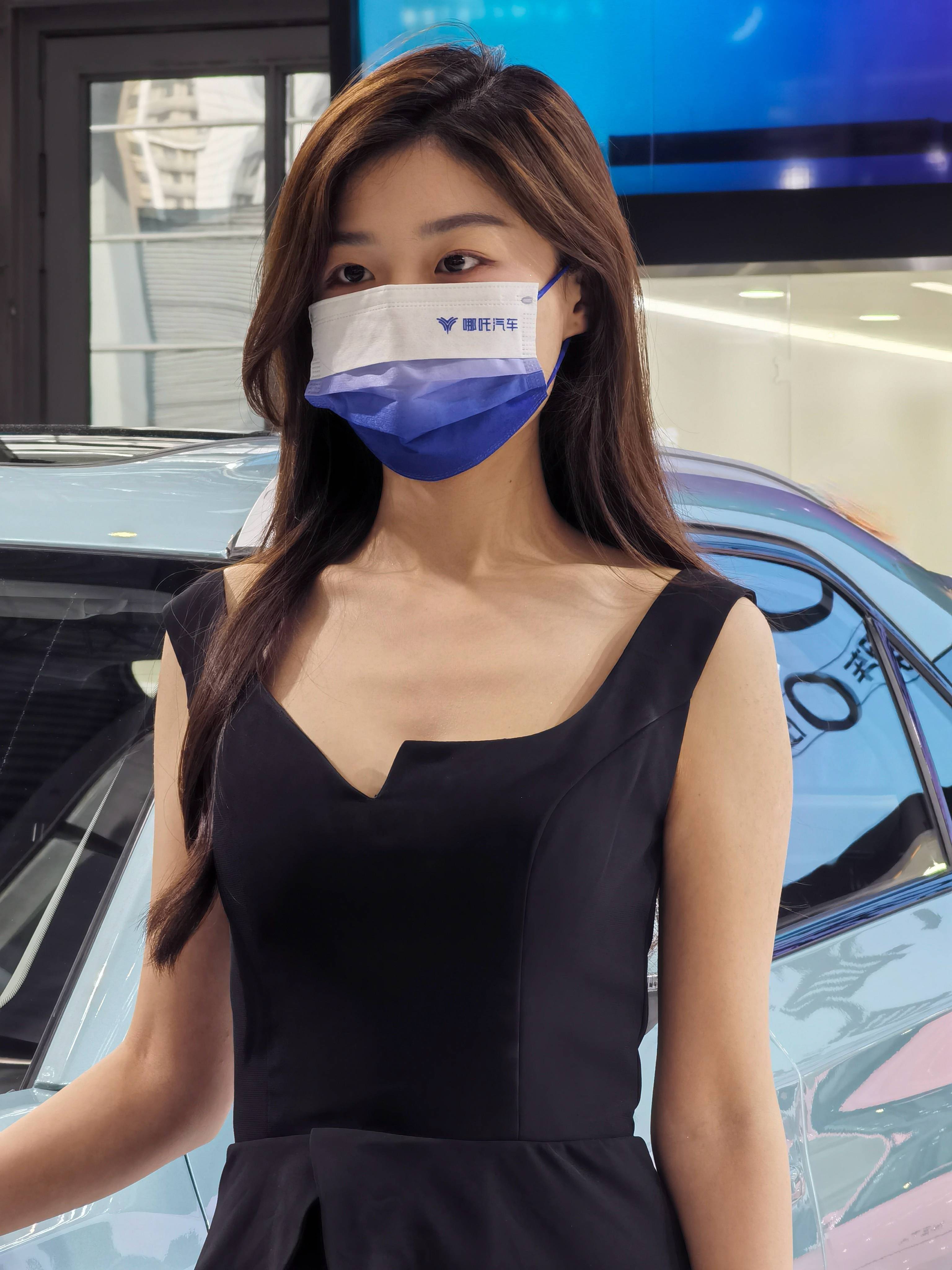 深圳大湾区车展哪吒连衣裙车模