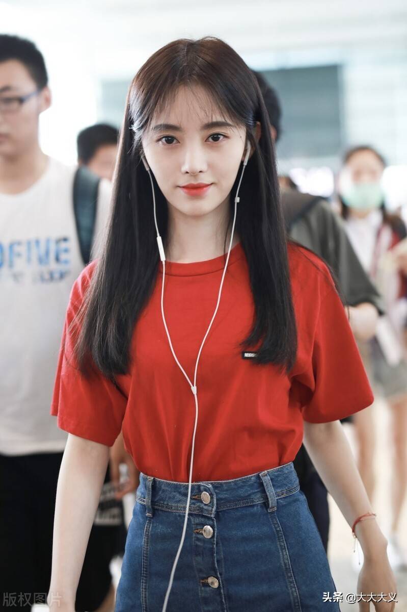 原创鞠婧祎的紧身牛仔裤没错这就是美少女的感觉代表月亮消灭你