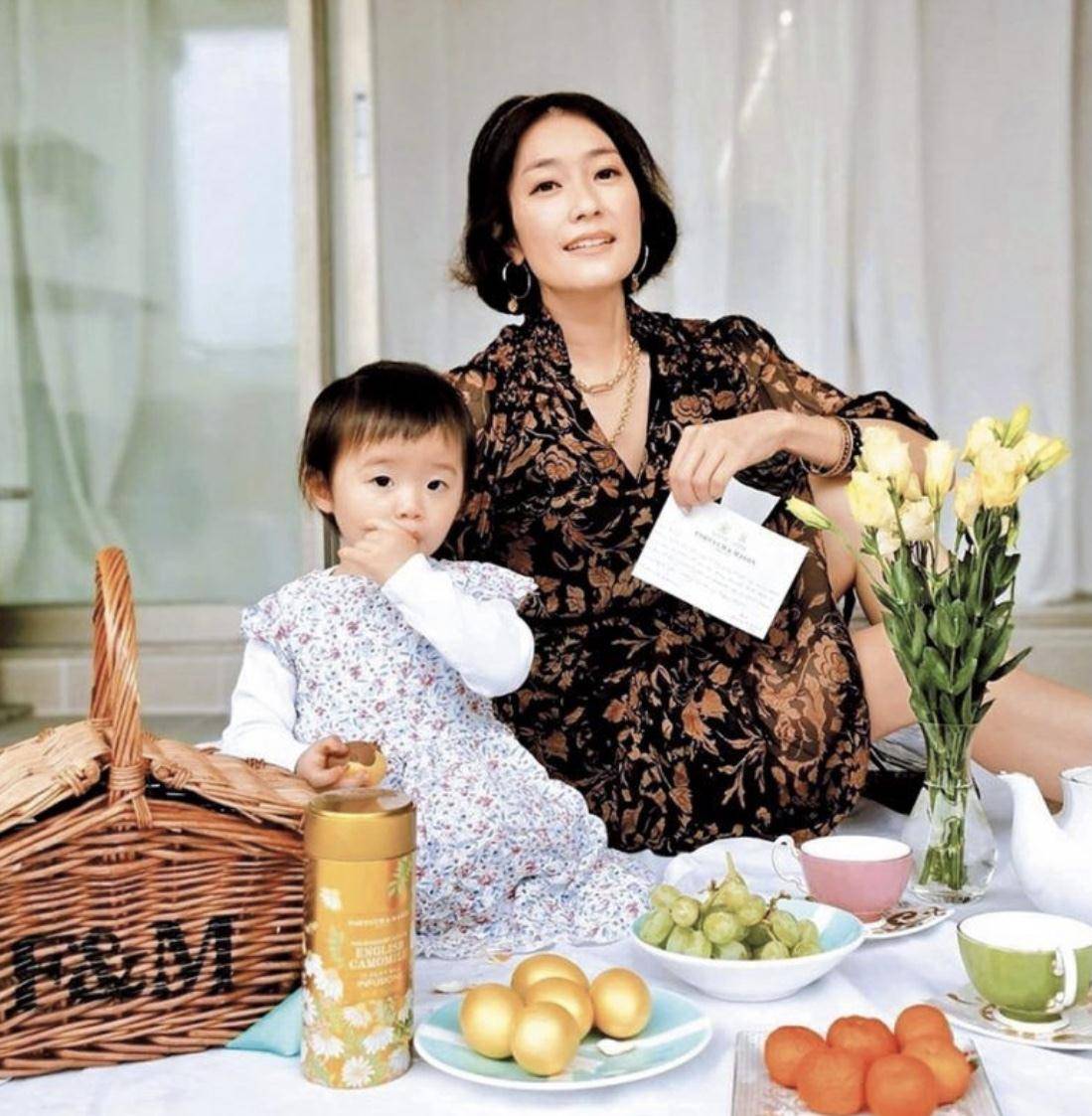 原创45岁tvb前艺人张新悦分享13年夫妻恩爱秘诀家庭永远第一位