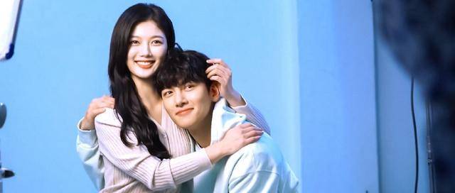 《便利店新星》池昌旭和金裕贞的花絮照太甜,两人还讲述出演原因_剧中
