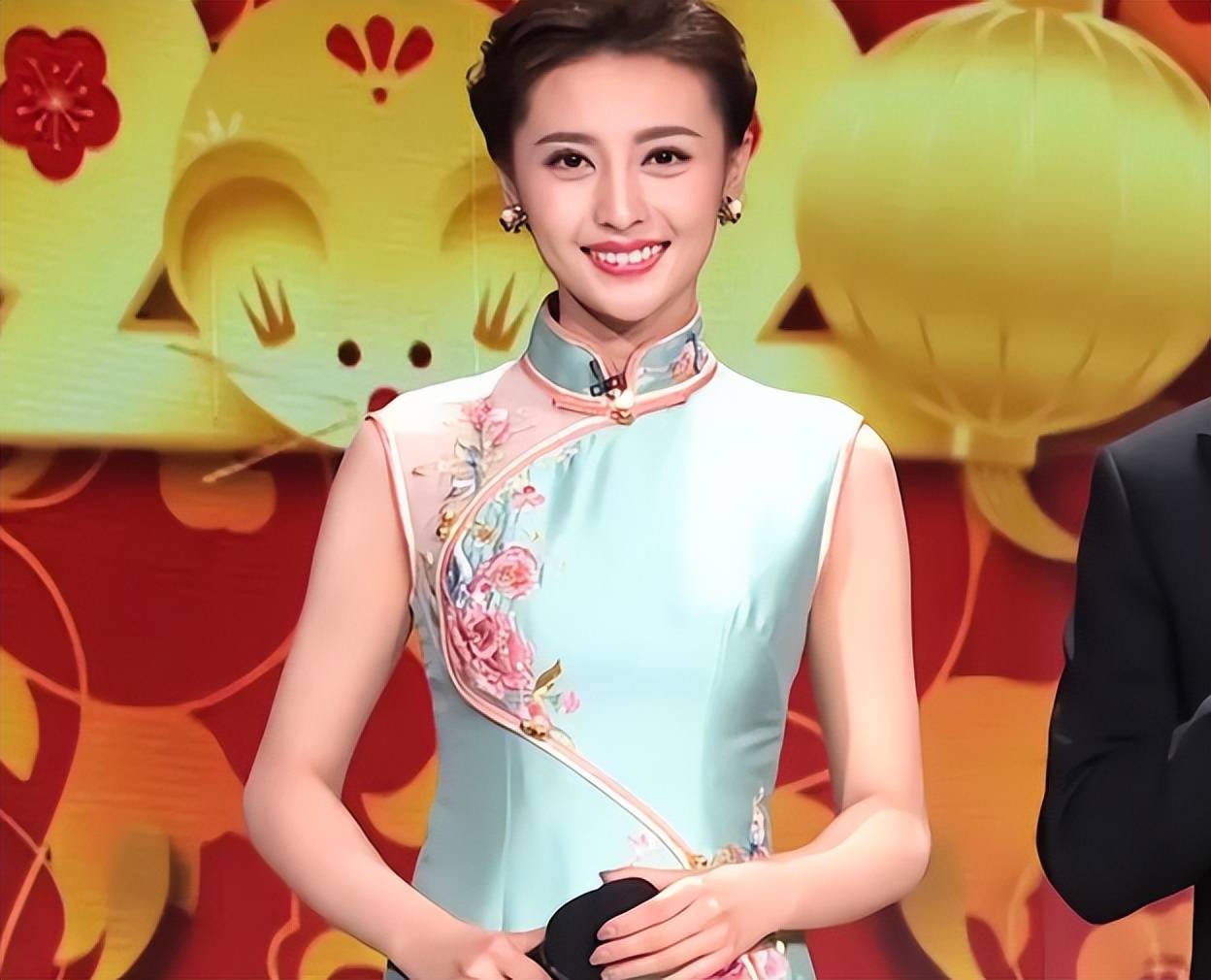 央视美女主持人张舒越高分考上北大研究生优秀的人生无需解释