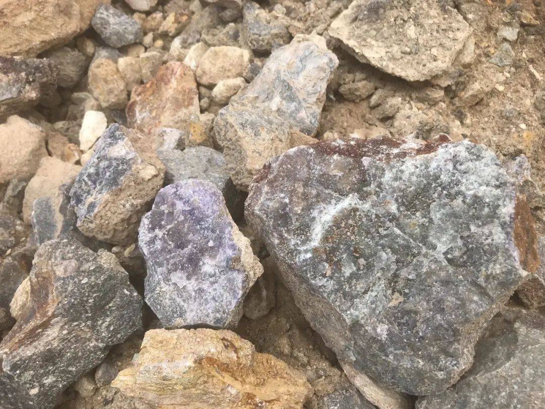 攻克难选萤石矿!美腾智能光电分选机应用新升级!_品位_矿山_精矿