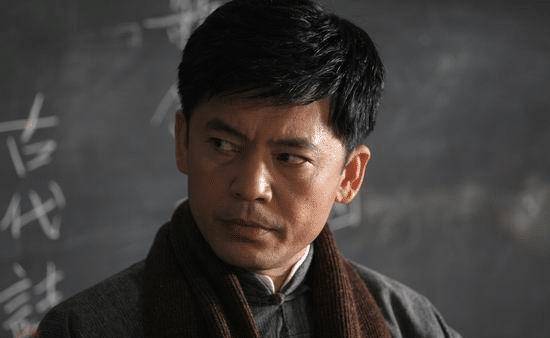 《亮剑》走红的优秀演员,和妻子因戏生情,结婚几十年零绯闻_何政军