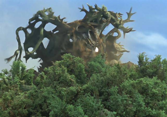 8三个霍克星人与赛文战斗,虽然没占到多大的便宜,但依靠杂技般的格斗