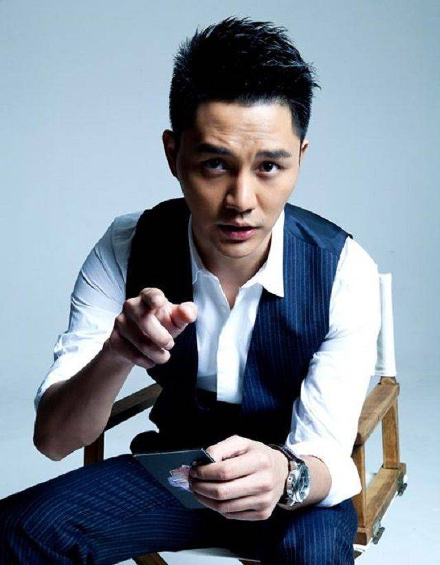 主持人顾斌父子罕见合影,公开宝宝正面照心情很好_顾彬爱_胡悦鑫_因为