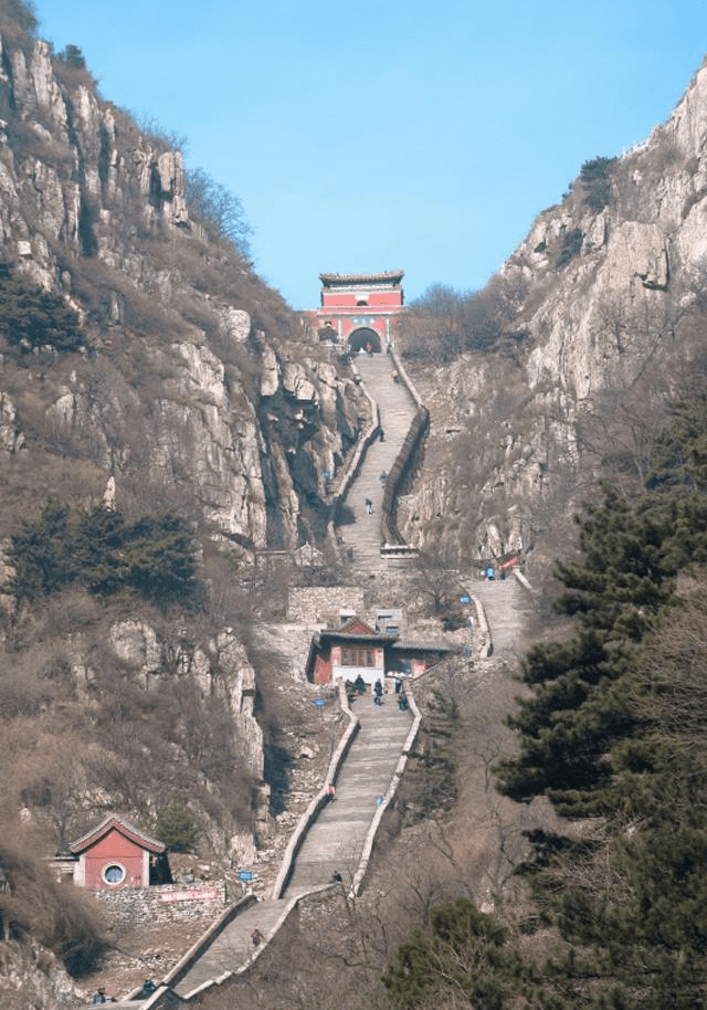 老照片：6张罕见高清照，真实呈现100多年前的泰山