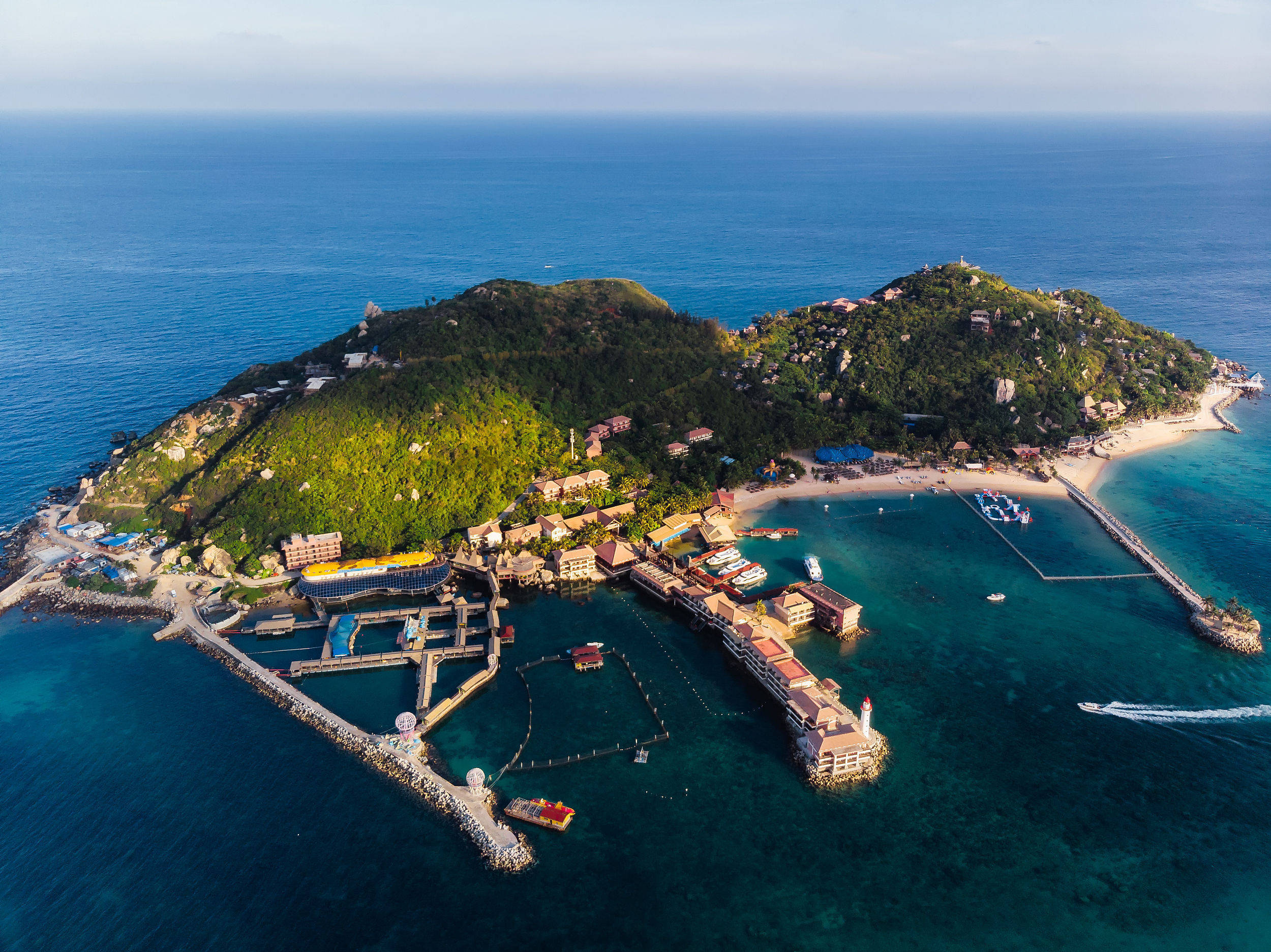 三大滨海旅游度假区:石梅湾/神州半岛/日月湾旅游度假区五大人文胜地