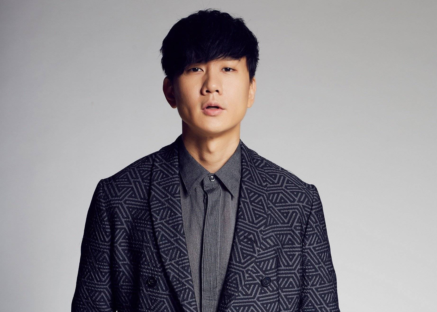 "亚洲天王"周杰伦,"唱作天王"林俊杰,谁的歌占据了你大半的青春?