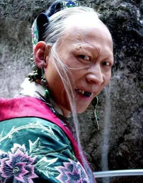 相貌不扬,可这4位丑男演员娶老婆,却一个比一个漂亮_李明_牟兴区_角色