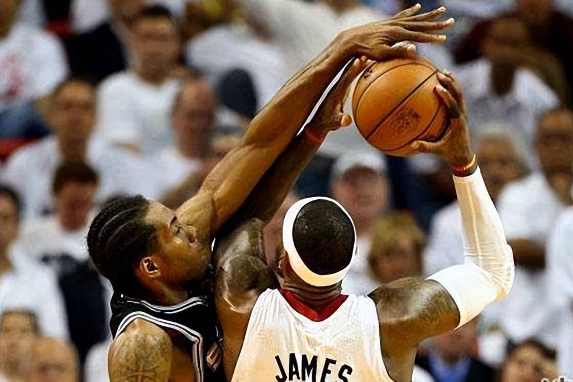 nba著名的死亡缠绕小卡狗哥只是小场面乔丹被一群人缠绕