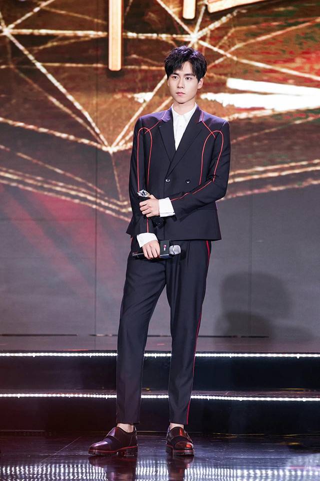 肖战,刘宇宁上榜,龚俊肩宽腿长比例太优越_身高_图片_镜头