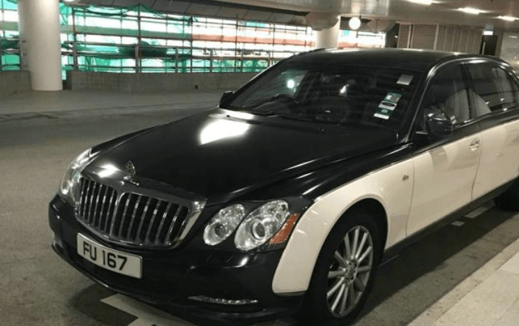 原创何鸿燊的两个儿子何猷君买台比亚迪何猷龙却坐1200万的迈巴赫