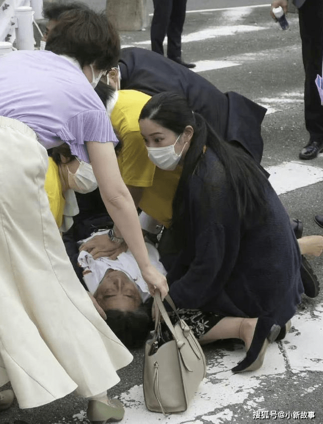 原創扎人玫瑰也失誤案發時能徒手對付10名壯漢的女保鏢神情淡定