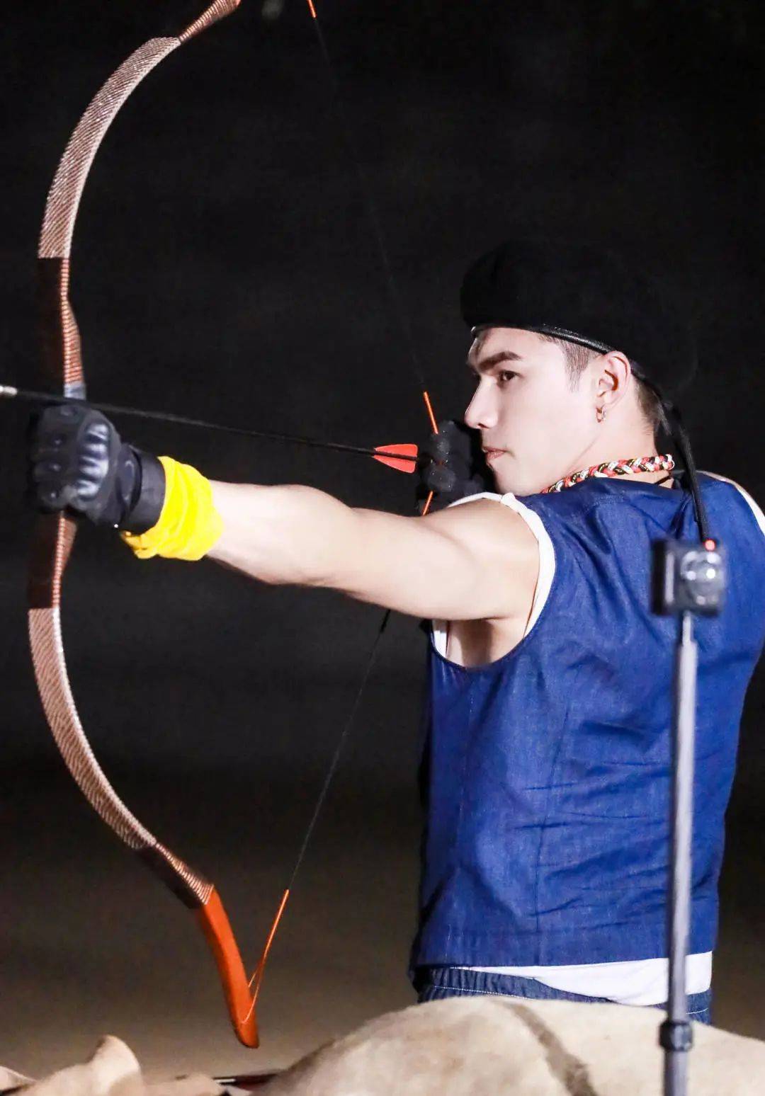 作为一个实力男孩,滑雪,射箭,跳舞,骑马什么的对娃尔来说都不在话下.