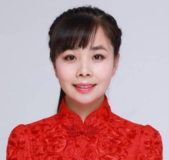 36岁王二妮近况曝光,脸部僵硬鼻子奇怪,翻唱歌曲指发音不准_王尔尼