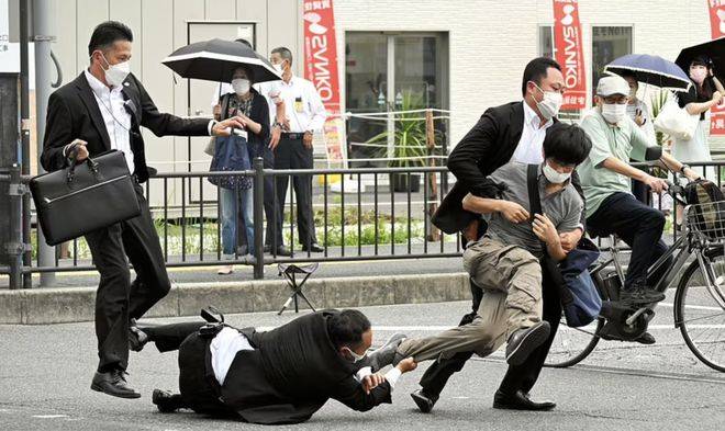 重磅67岁日本前首相安倍被42岁男子枪击大量现场照曝光
