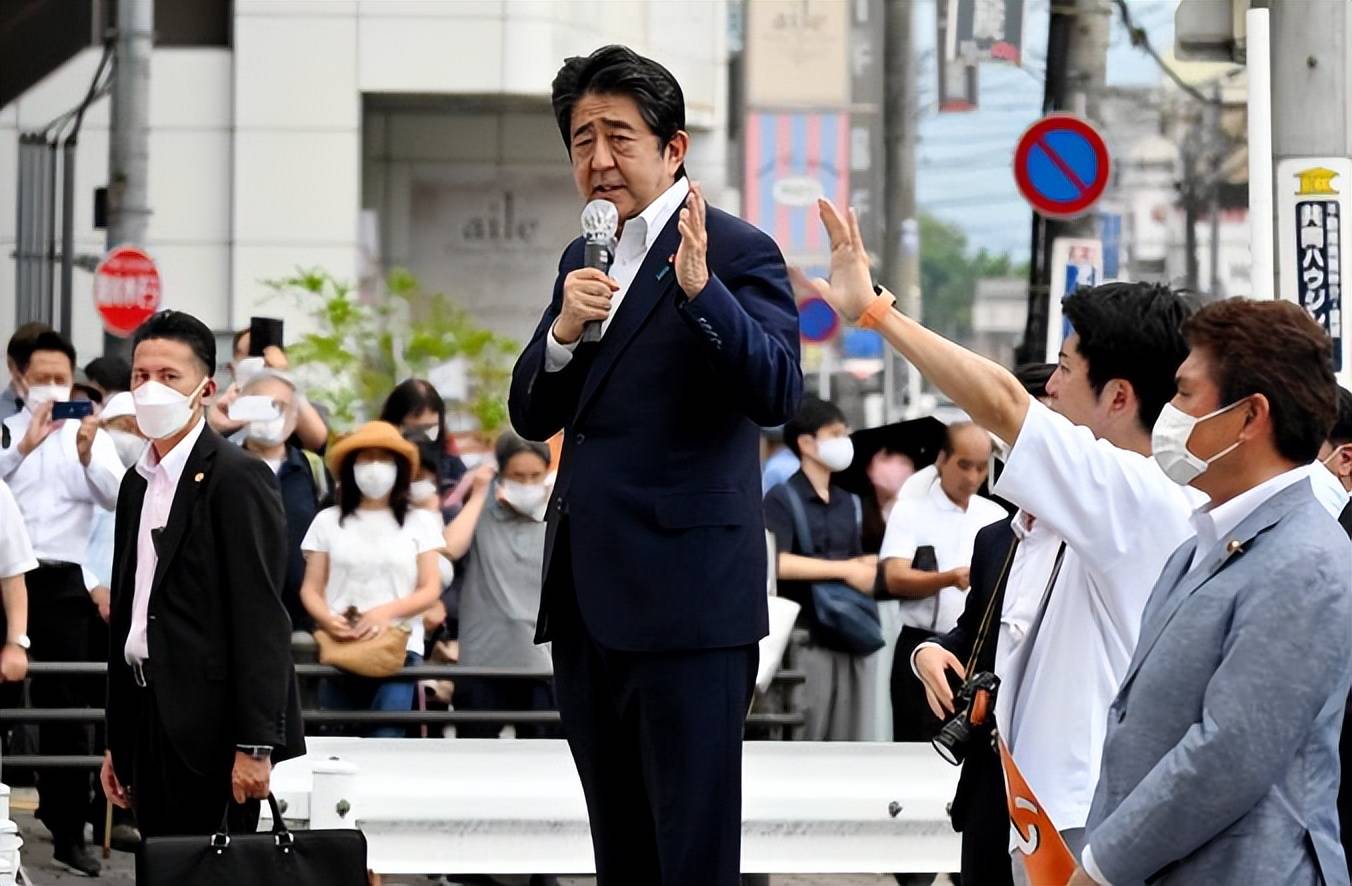 原創安倍晉三卸任首相兩年已無實權為何還遭到暗殺呢