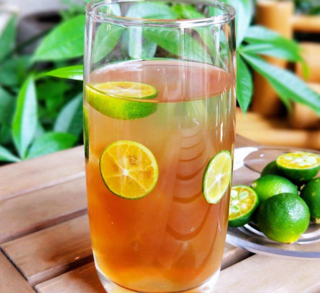 小青柠6个茶叶8g白凉粉20g清水500g辅料:冰块适量凉开水适量调料:蜂蜜