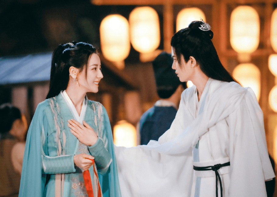 最近正在热播的《与君初相识》,就讲述了鲛人跟御灵师的爱情.