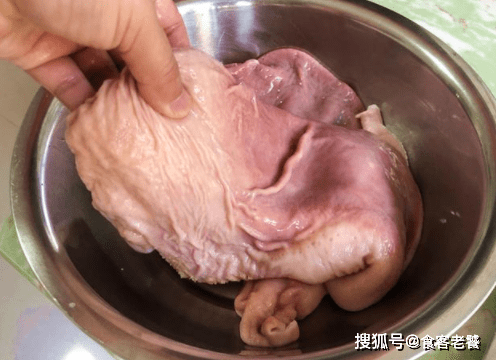 原创洗猪内脏时用盐和碱都错了用它10分钟就好干净还没腥味