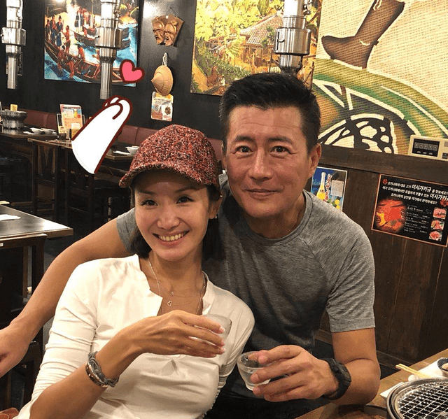 58岁高曙光回家与妻儿团聚!6岁儿子乖巧懂事