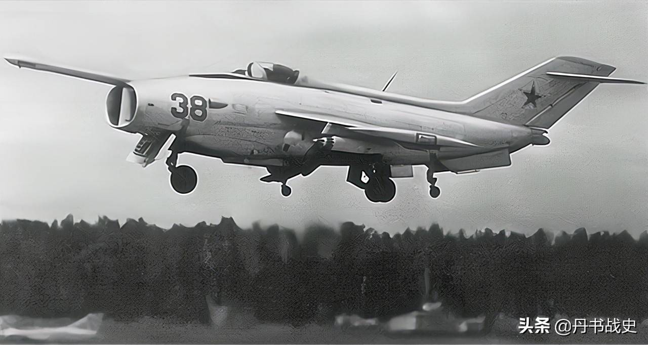 苏联第一款垂直起降战机,雅克