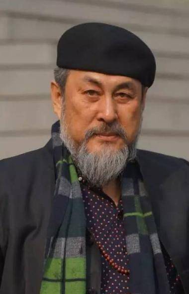 老赵云正当壮年老关羽须发皆白老张飞独坐轮椅时日无多