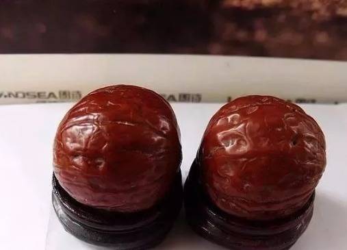 看看花7年时间盘的纸皮核桃包浆如何