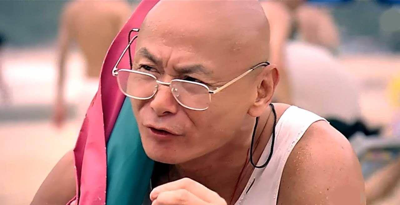他晚年瘫痪在床,妻子分手争财产,成龙,刘德华探望时不禁落泪_刘家辉