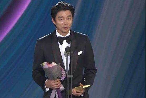 健身教练曝光孔刘腹肌照,称其每天坚持锻炼,见面时间比家人都多_身材