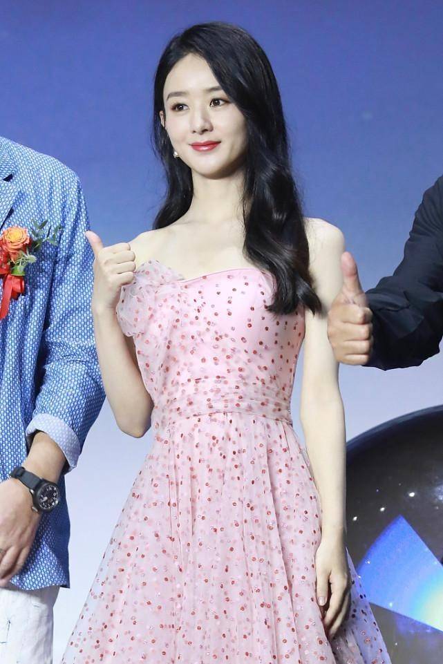 赵丽颖也有少女心一身波点的轻纱粉裙子好像童话里走出的公主