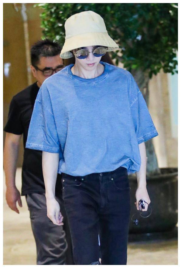 原创华晨宇只是改变了一下裤鞋搭配就显高10cm不料火了