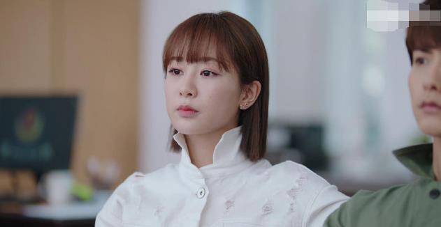 《我的莫格利男孩》杨紫总裁造型太酷,小猴子秒变御姐,气场十足_剧中