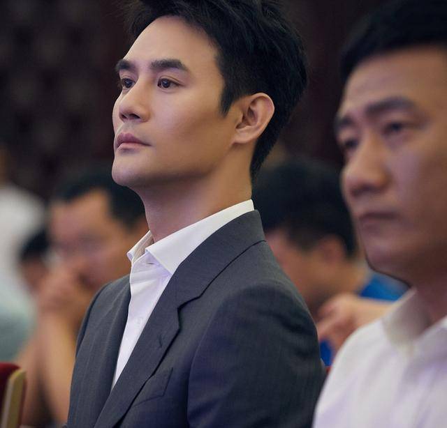 《猎狐》里的王炸组合,王凯胡军师徒cp很带感,剧情紧张扣人心弦_剧中