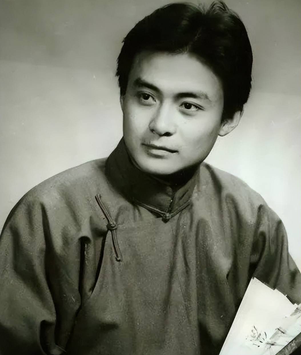 原创80年代的小鲜肉李云龙果然是十里八乡有名的大帅哥