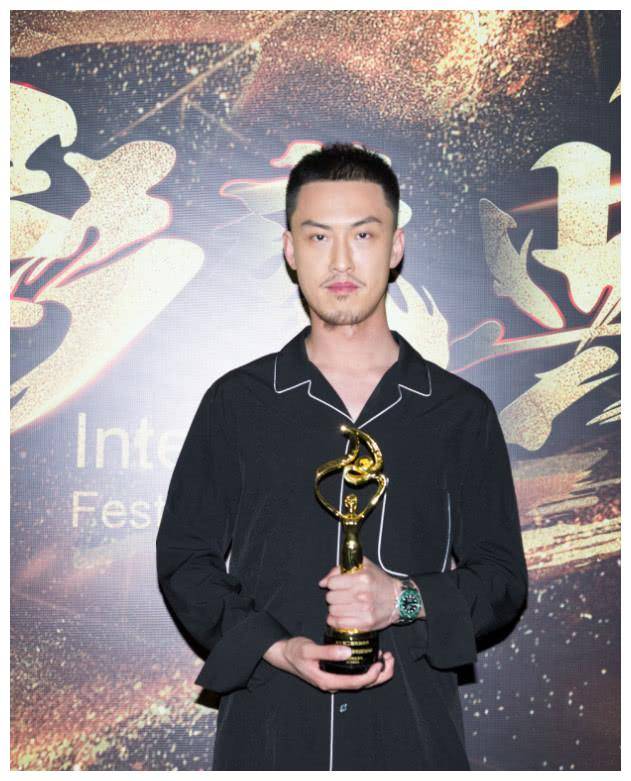 中,凭一句话红遍半边天,现终靠实力大红大紫_许君聪_不知道_莎士比亚