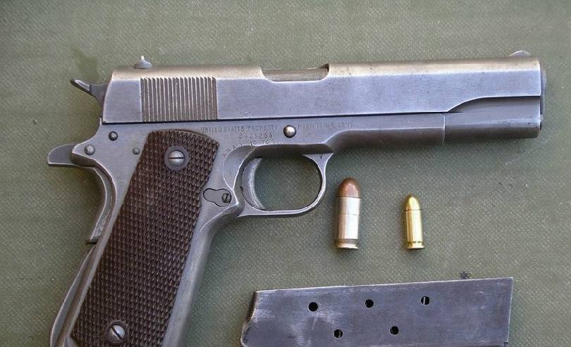 原创他8年时间作案9起枪杀11人悬赏总额540万后被警察现场击毙