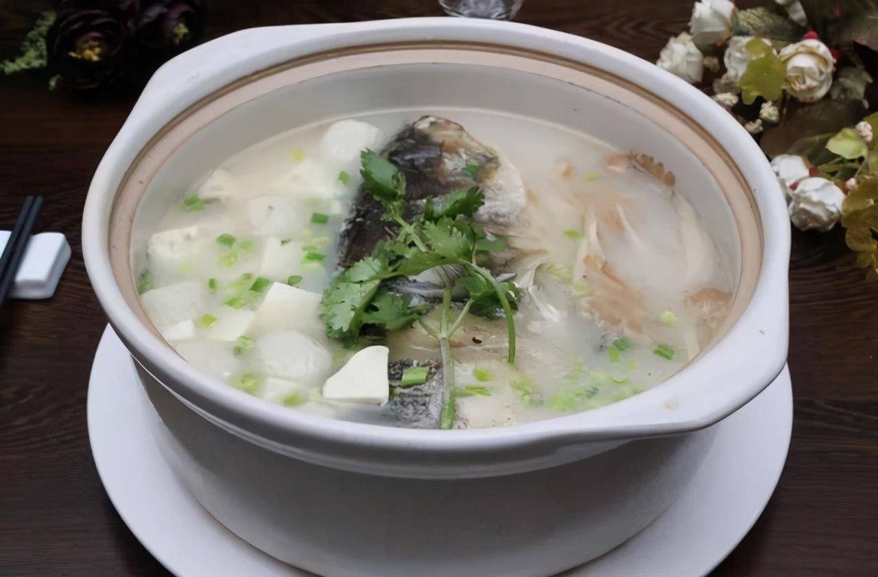 豆腐鱼头汤的做法,温中暖胃清热润燥,老少皆宜的美食