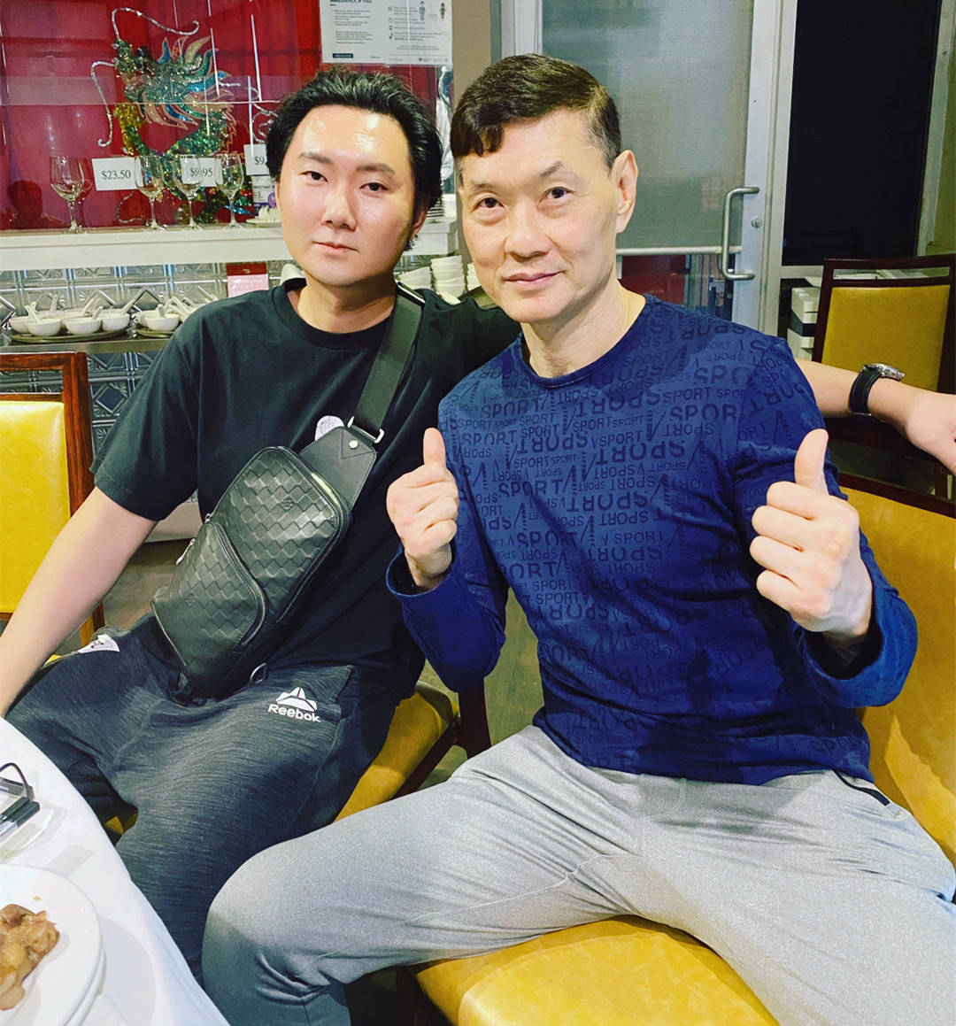 原创63岁周比利近况有8块腹肌体脂不到百分之十曾一脚踢飞吴京