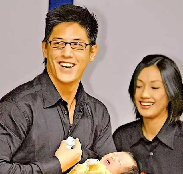 蒋家四代蒋友柏,从翩翩公子宠妻狂魔,变出轨欠抚养费的渣男_太太