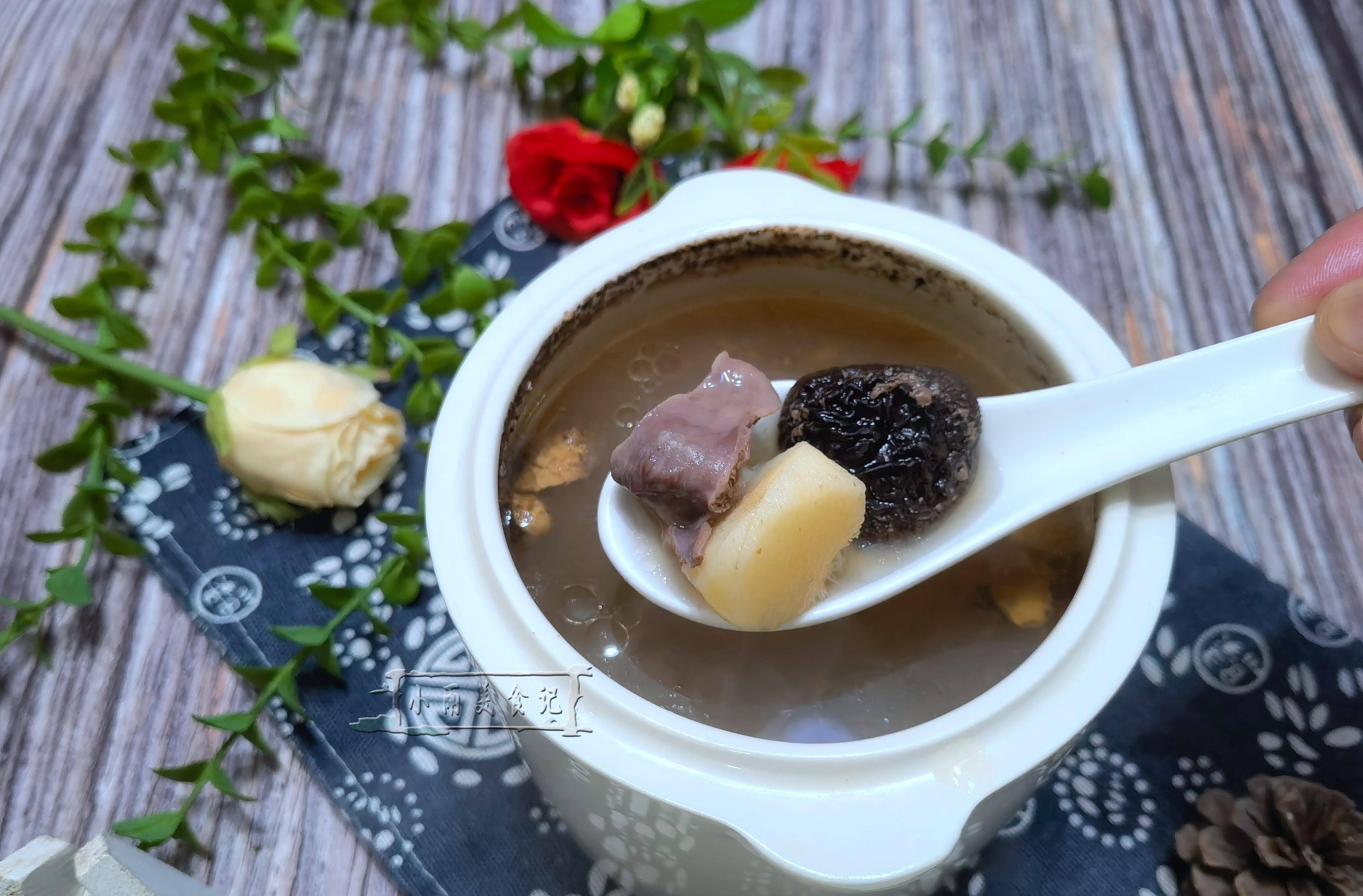 新手也可以尝试,做好后的汤滋补身心,在寒冷的冬天喝上这样一道补汤