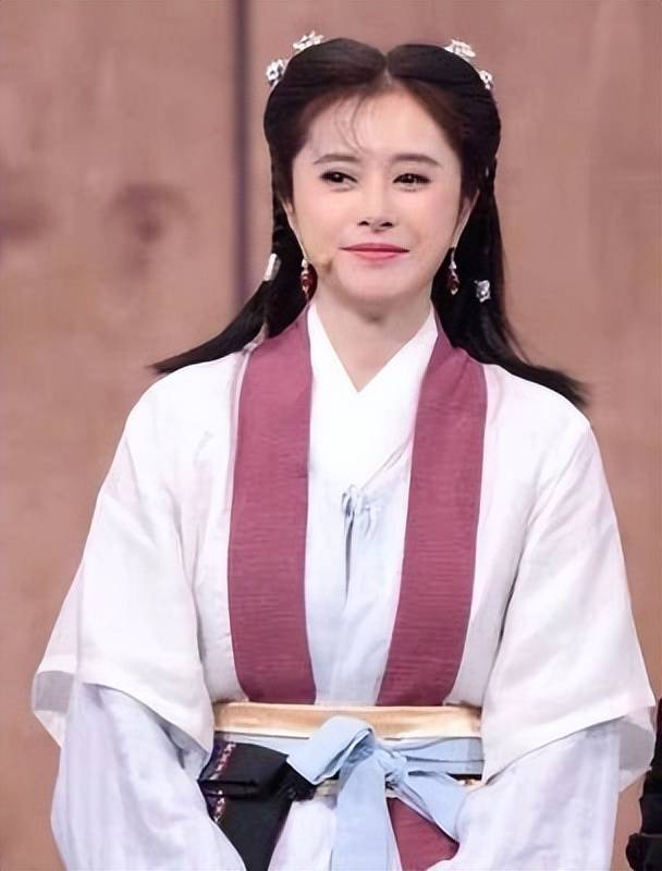 让吴彦祖当场失控,陈志朋苦追20年,何美钿到底有什么魅力?